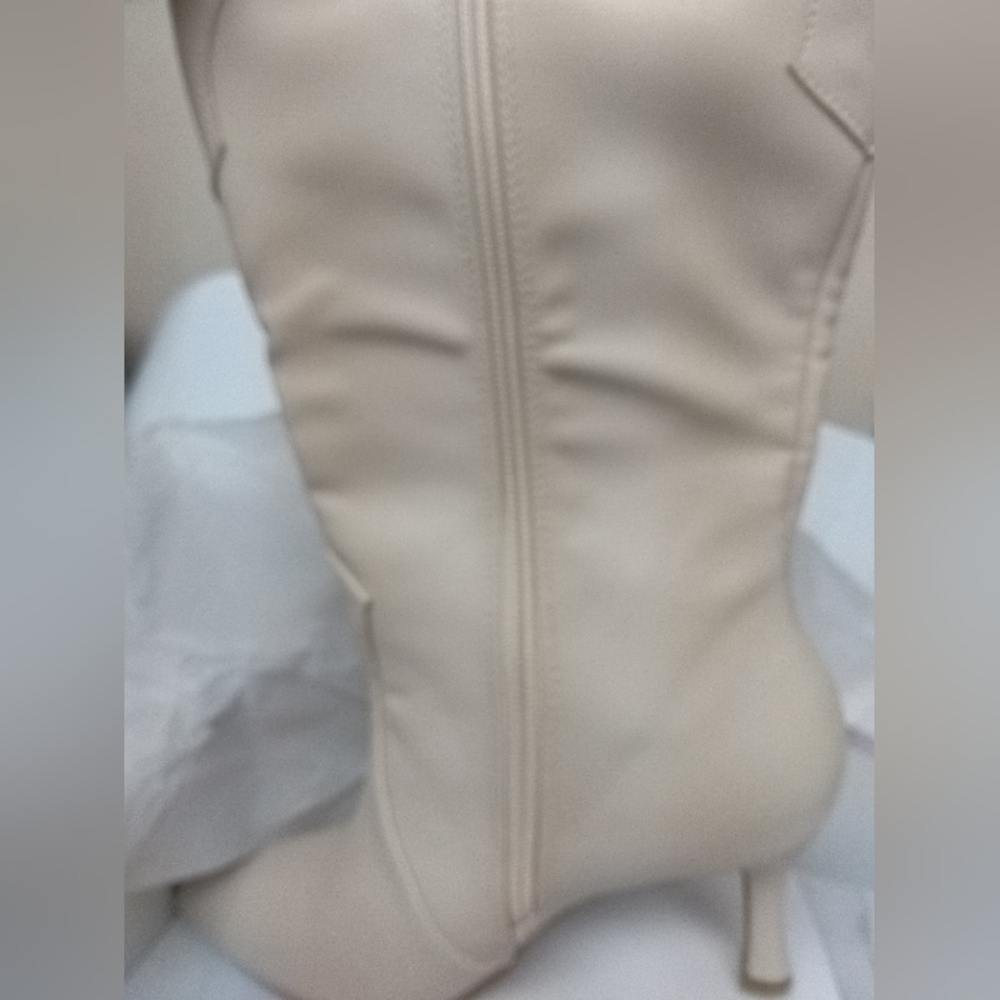 Elegant Cream Women's Boots - Picture 4 of 5
